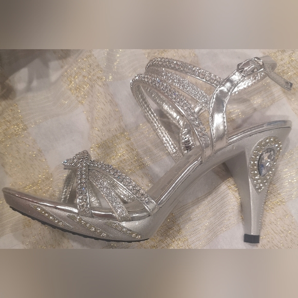 Silver shoes - Picture 16 of 16